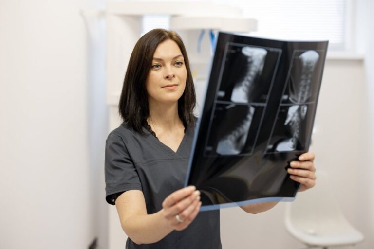 Benefits of Seeing a Private Spine Surgeon